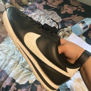 NIKE Black & White Cortez